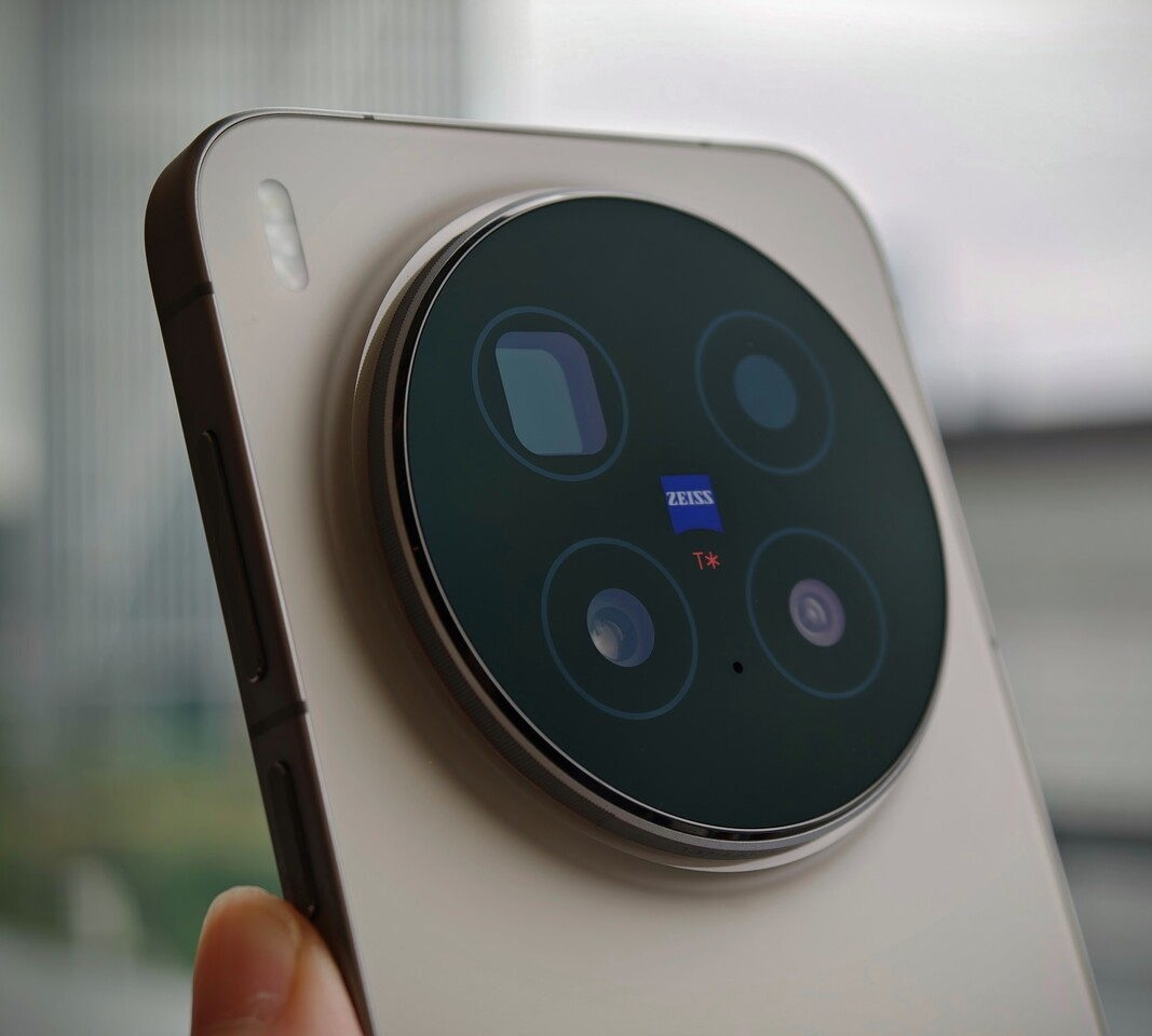 200MP Telephoto Camera